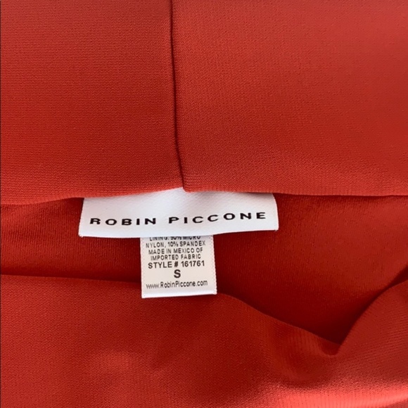 Robin Piccone, F21 - Picture 4 of 5